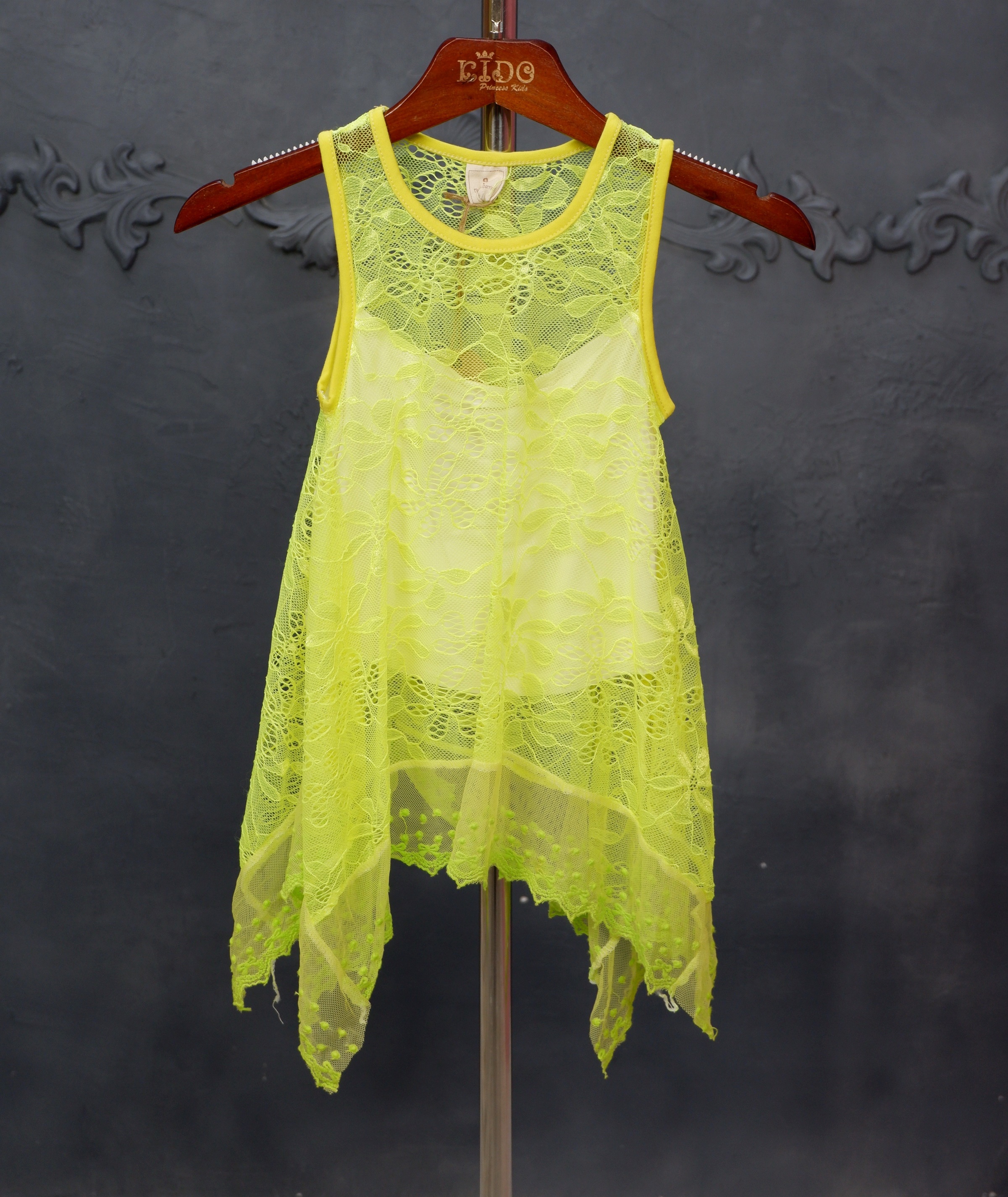 เสื้อเด็ก *มีหน้าร้าน ตรงปก พร้อมส่ง*18290สีเขียวสะท้อนแสง ผ้าลูกไม้ ทรงชายเว้า น่ารัก