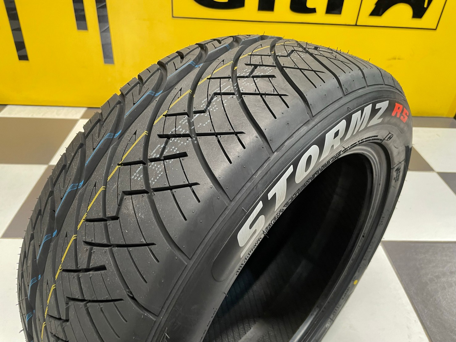255/50R18 DEESTONE STORMZ RS ยางใหม่สปอร์ตลายซิ่ง ยางใหม่ล่าสุด แก้มขาว ยางสัญชาติไทย Made in Thailand ยางใหม่ปี2022