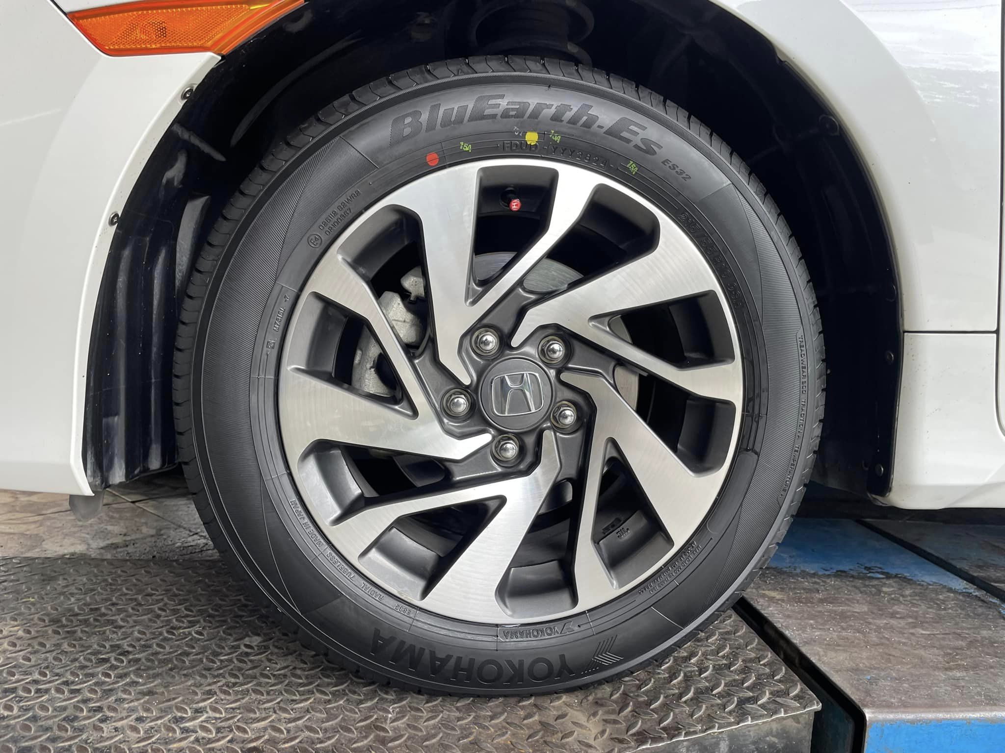 🛞❤️ #HONDA_CIVIC 🚘 เปลี่ยนยาง💫 🐘#YOKOHAMA_BluEarth-EsES32_215/56R16