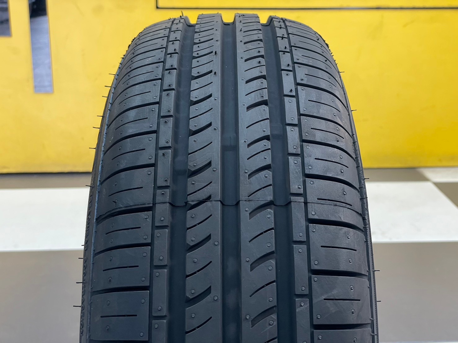 ยางรถยนต์คุณภาพดี #Linglong(หลิงหลง) Crosswind HP 175/70R13 ยางใหม่ปี2024 ยางผลิตไทย