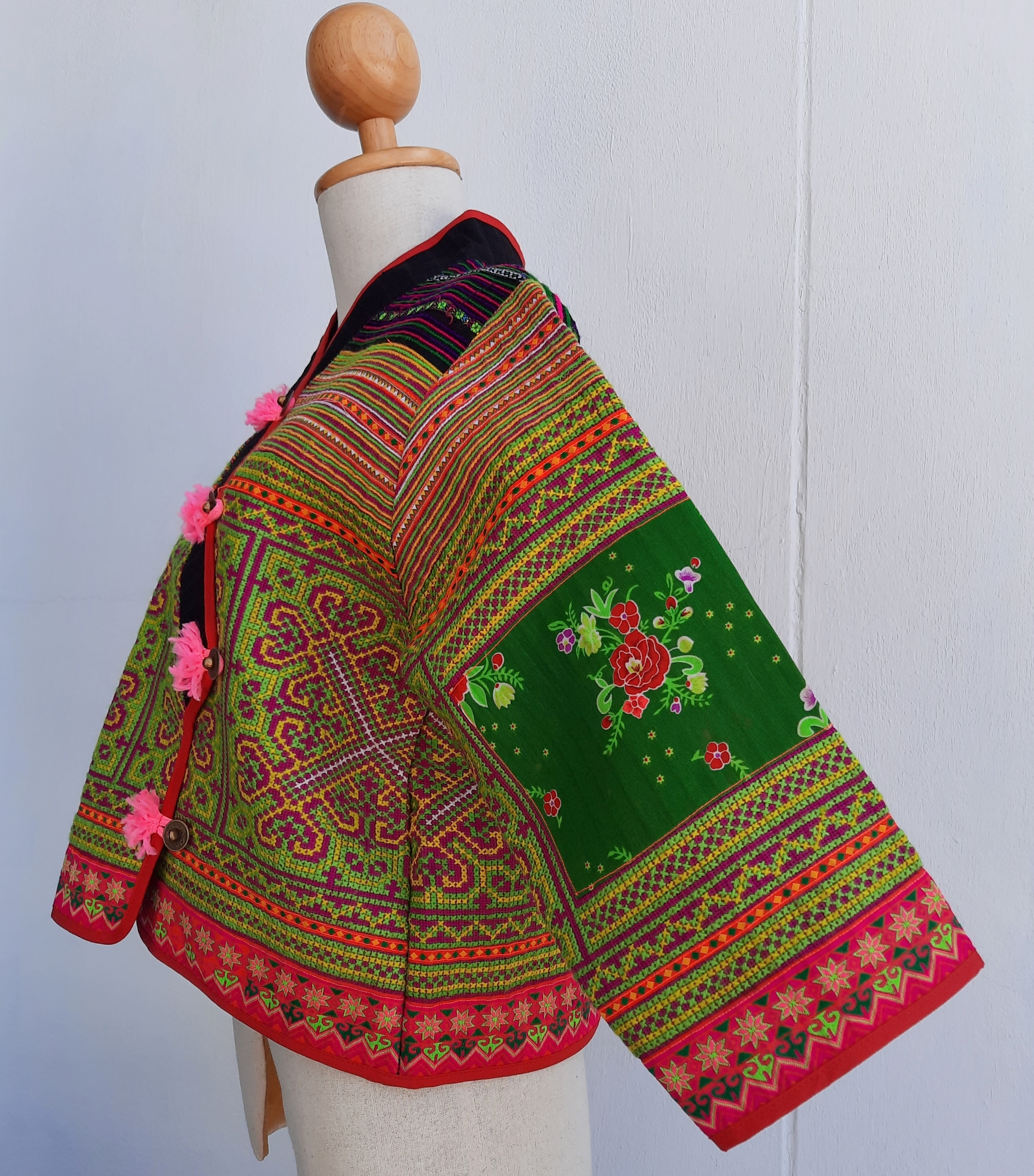 เสื้อเจ้านางผ้าปักมือ ลายสวย