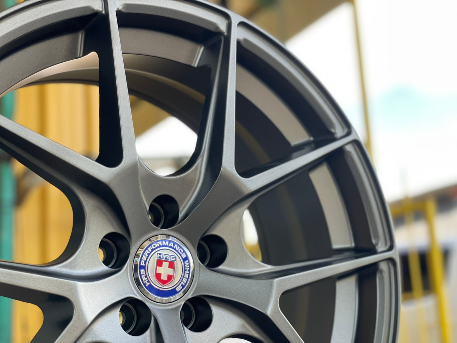 ล้อแม็กลายสวยหรู HRE SSW Model308 สีเทากัน ขอบ18 กว้าง8 5รู100