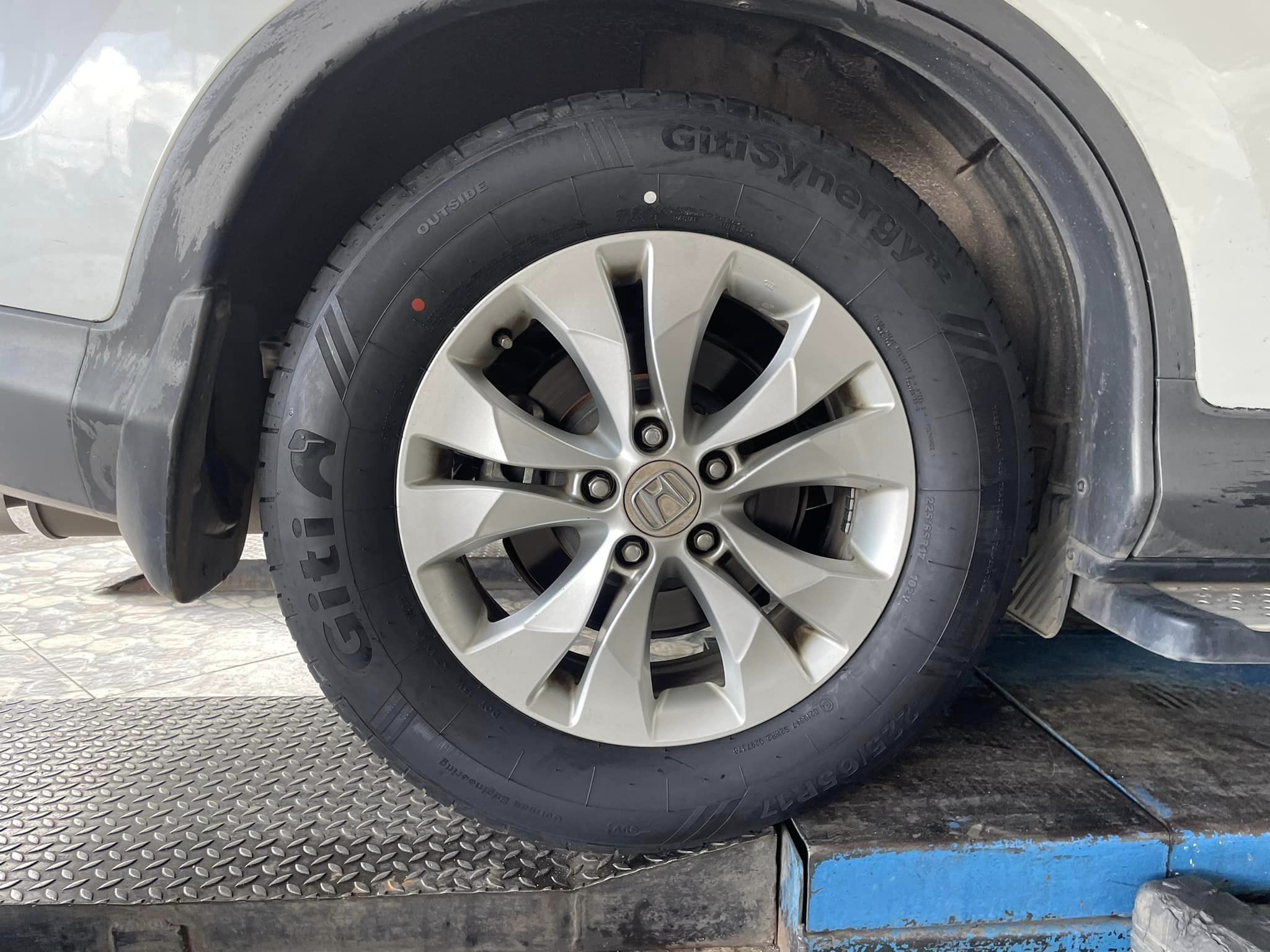 HONDA CRV เปลี่ยนยาง GITI SYNERGYH 2 225/65R17
