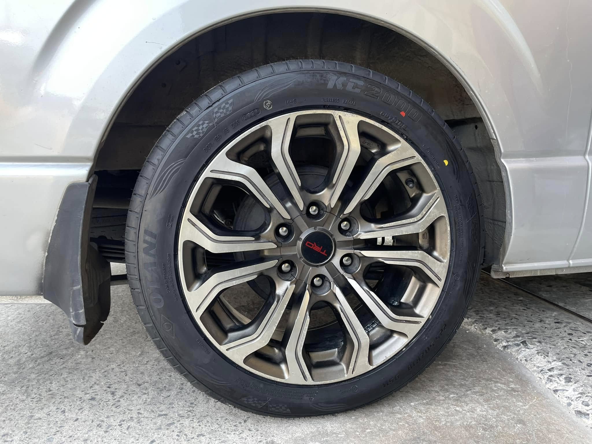 🚘 #TOYOTA_COMMUTER เปลี่ยนยาง #OTANI #KC2000 225/50R18