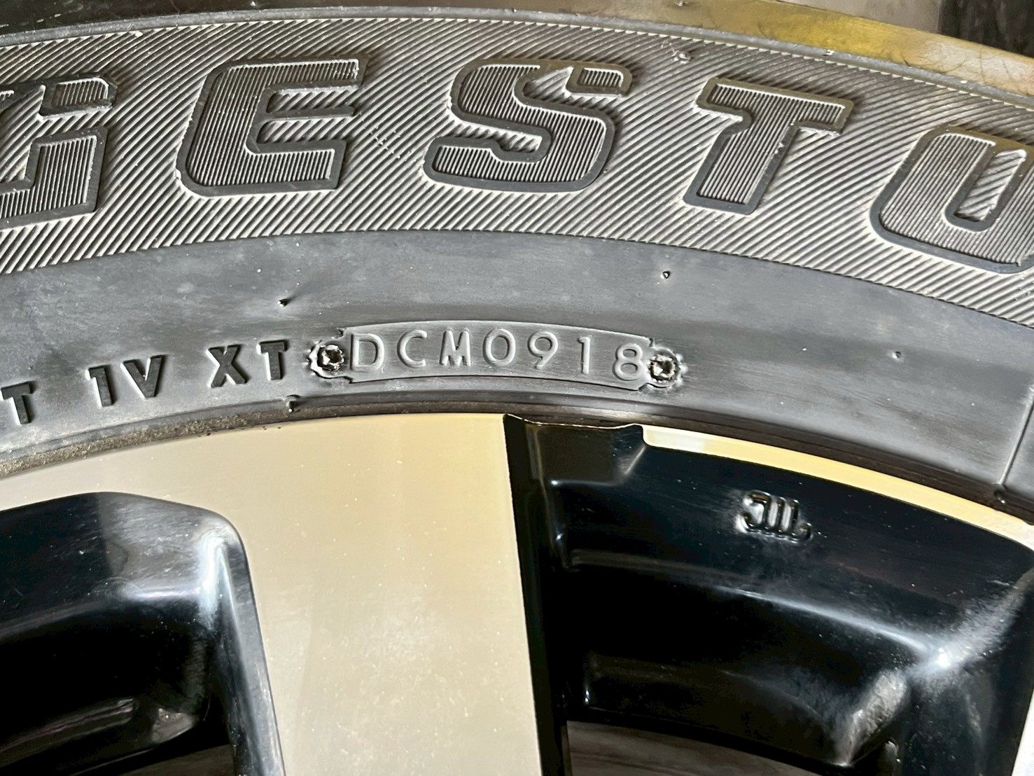 ล้อแม็กซ์เดิม Mitsubishi pajaro Sport พร้อมยางBrisgestone 265/60R18 ล้อสวยพร้อมดีพร้อมใช้งาน