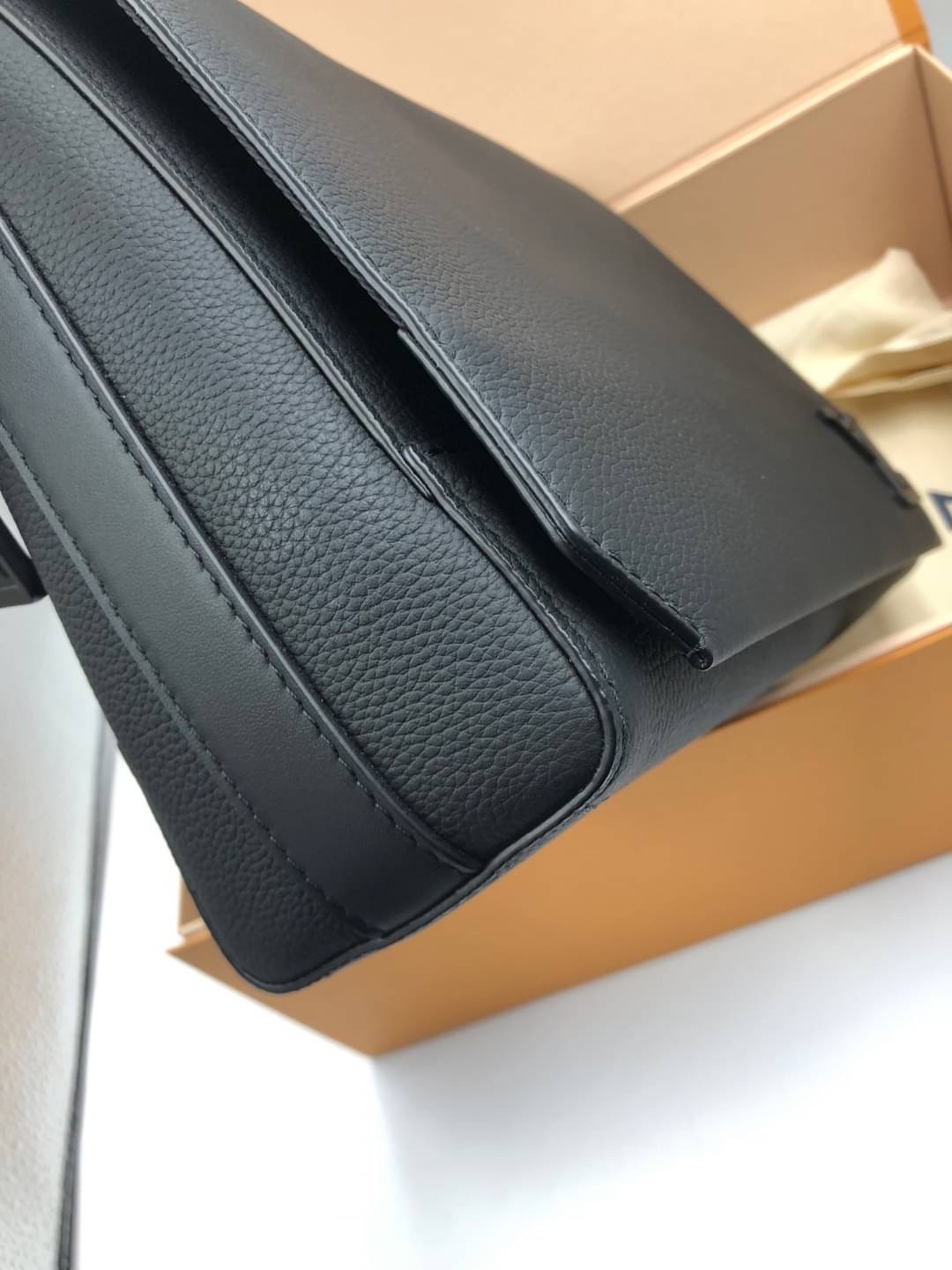 กระเป๋าlouis vuitton Takeoff Messenger Chip Takeoff Messenger Chip