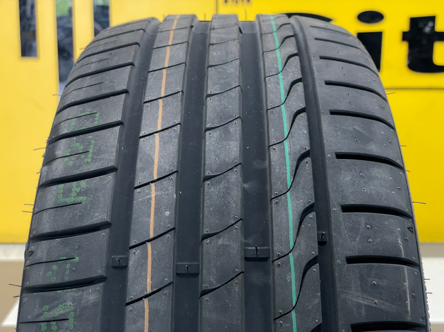 225/35R20 MINERVA F205 ยางสปอร์ต คุณภาพดี ยางใหม่ปี2022