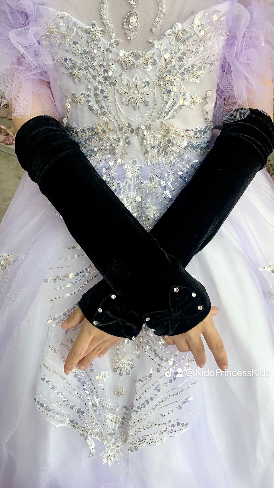 ถุงมือเด็ก(มีหน้าร้านอยู่รัชดา)PL1 ถุงมือเด็ก ออกงาน ข้อมือยาวกำมะหยี่ สีดำ