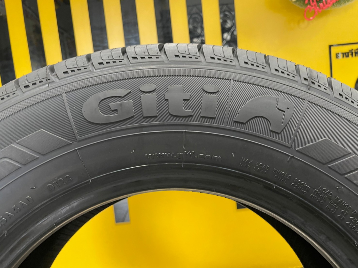 Giti Van600 215/70/R15 ยางกระบะ บรรทุก ยางใหม่ปี2023 ราคาโปรโมชั่นพิเศษ พร้อมติดตั้งฟรี