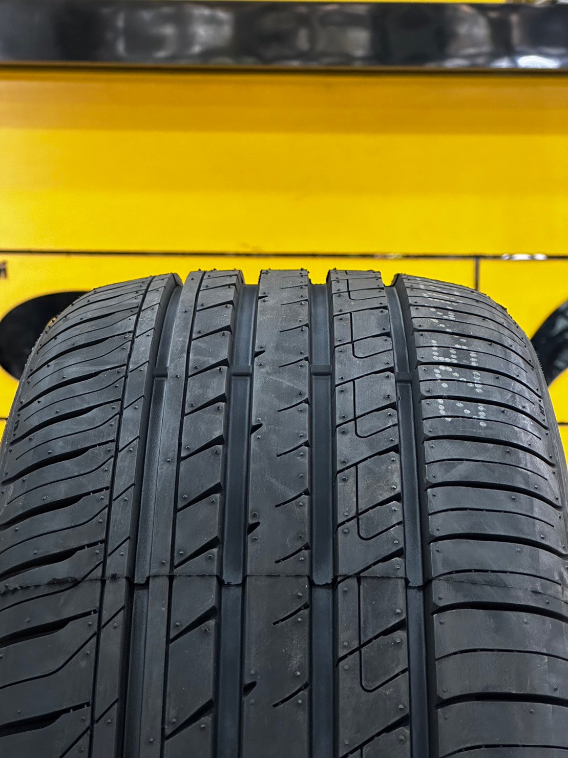 KINTO SC900 225/40R18 ยางใหม่ปี2023