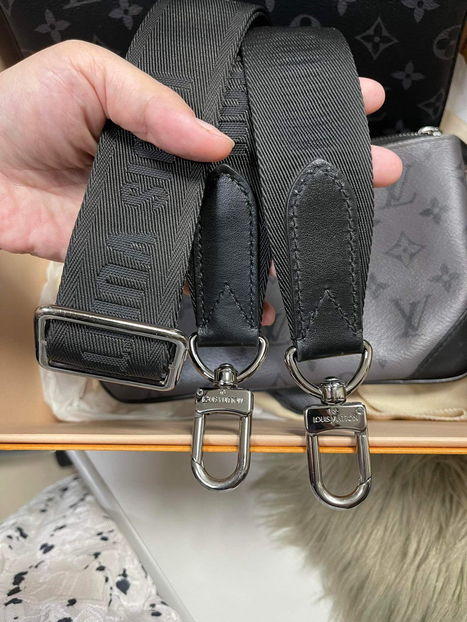 lv trio messenger bag มือสอง