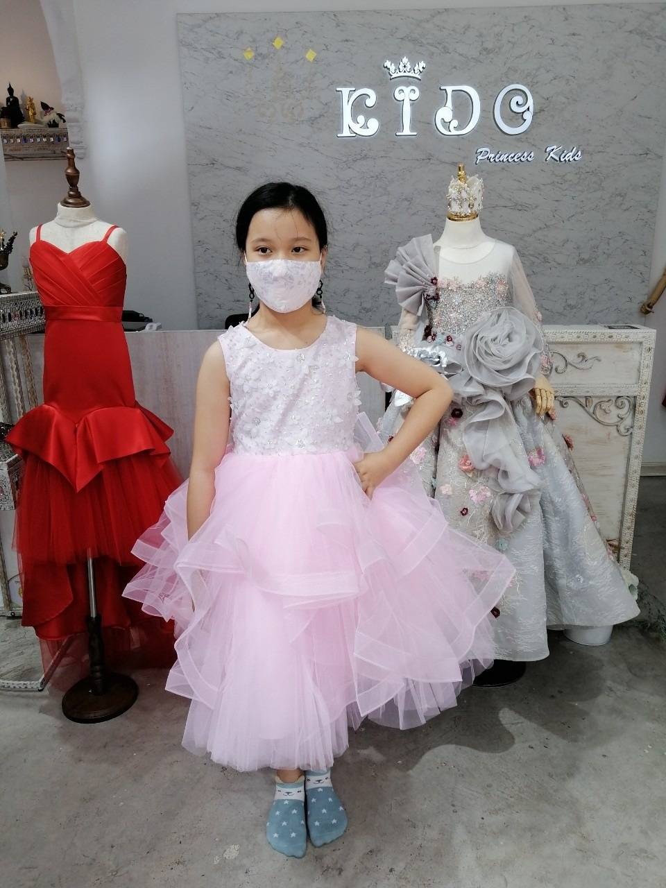 ชุดราตรีเด็ก(หน้าร้านอยู่รัชดา ลองได้ถ่ายรูปจากชุดจริง)A218สีชมพูเข้ม กระโปรงสั้นชั้นพอง อกปักดอกไม้สวยหวาน น่ารัก