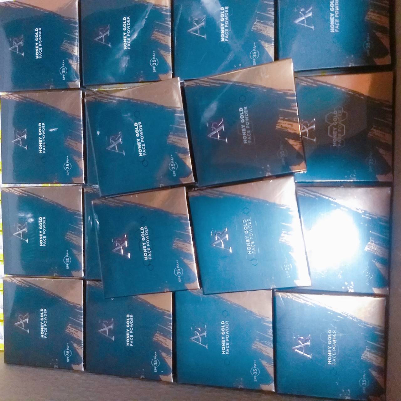 Aura Rich Honey Gold Face Powder SPF35 PA+++ แป้งพัฟน้ำผึ้งทองคำออร่าริช