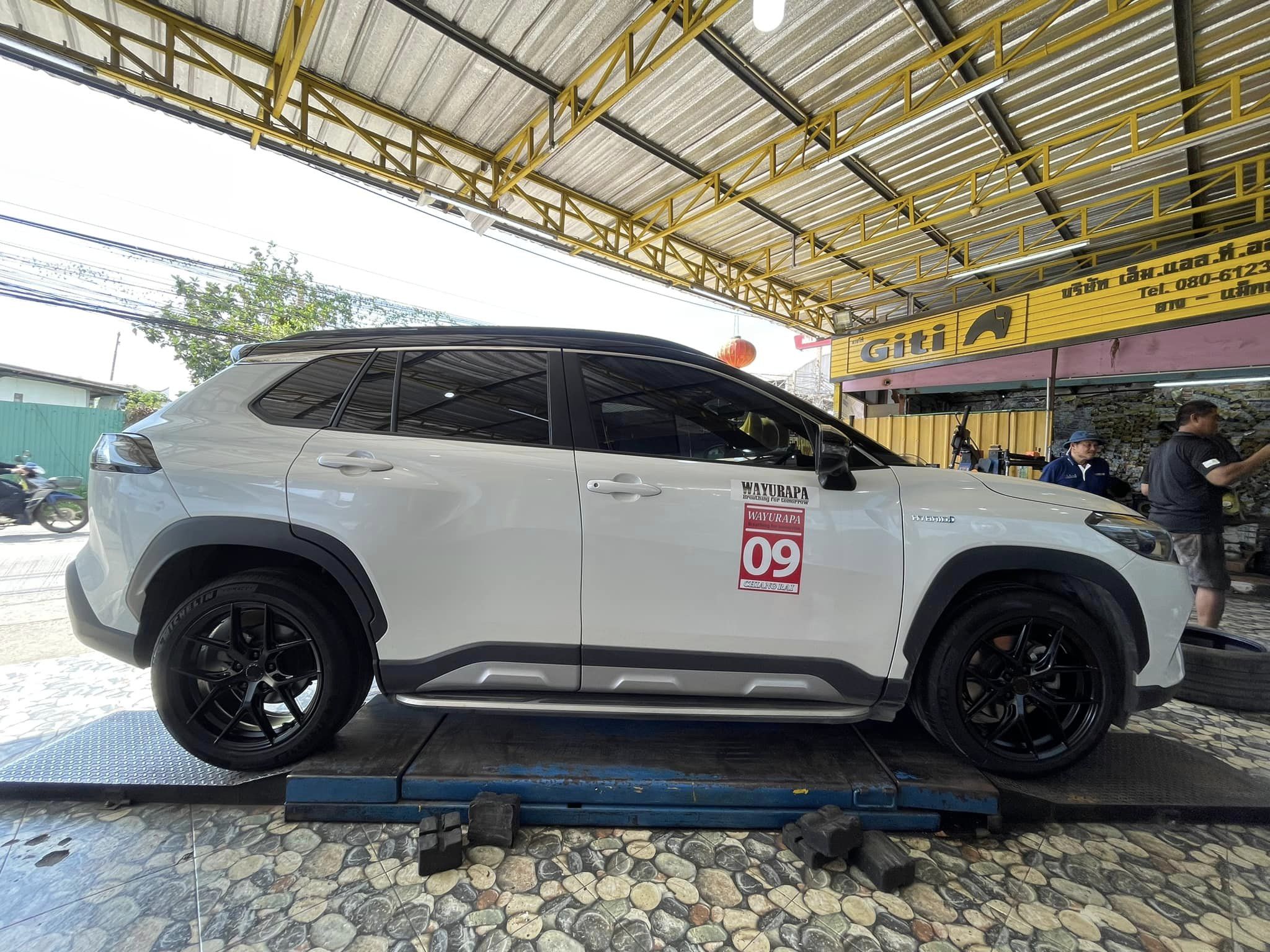 #TOYOTA_CROSS เลือกติดตั้ง ล้อแม็กใหม่ขอบ18 #TORQ #APP #Model VL2 BY #LENSO 18x8 ET35 5x114.3 สีดำ