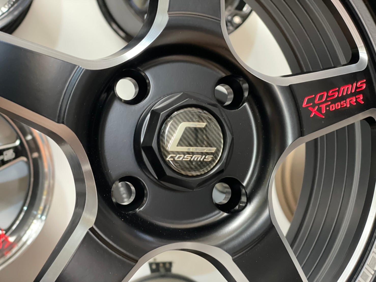 ล้อแม็กซ์ใหม่COSMIS XT005RR ขอบ15กว้าง8 4รู100 ออฟ25 สีดำCNC ข้างก้าน ตัวหนังสือก้านสีแดงCUSTOM