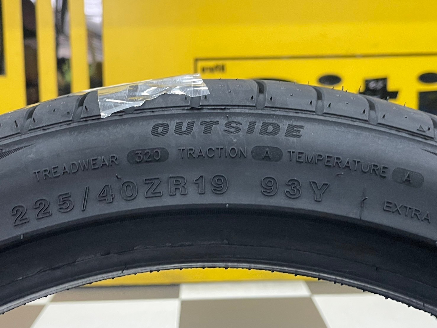 ยาง MINERVA F205 225/40R19 ยางสปอร์ตคุณภาพดี สมรรถนะการขับขี่สูงนุ่มเงียบ ยางใหม่2024