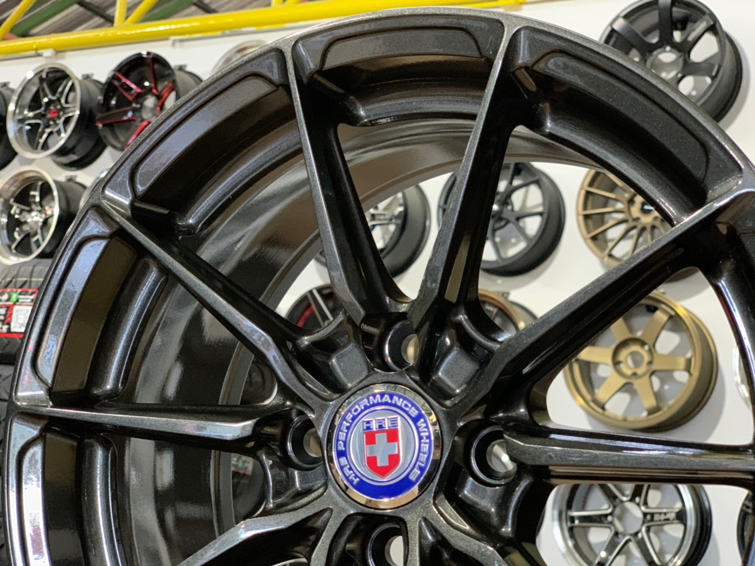 ล้อแม็กขอบ15 SSW 4รู100 กว้าง7 ออฟ38 สีเทากันเมทาลิค สวยหรู