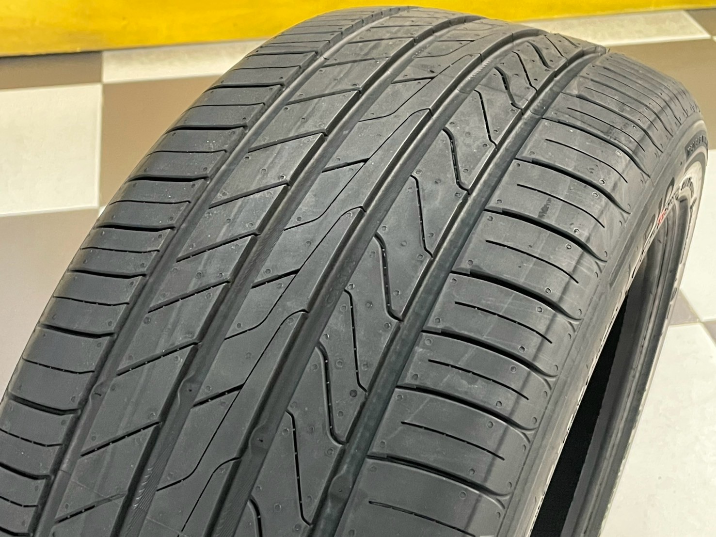 ยาง Giti Control P10 235/45R18 ยางใหม่ปี2025