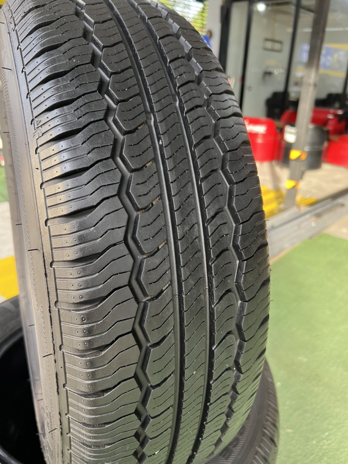ยางมือสองสภาพสวยๆ 215/65R16 ยี่ห้อ Nexen CP521