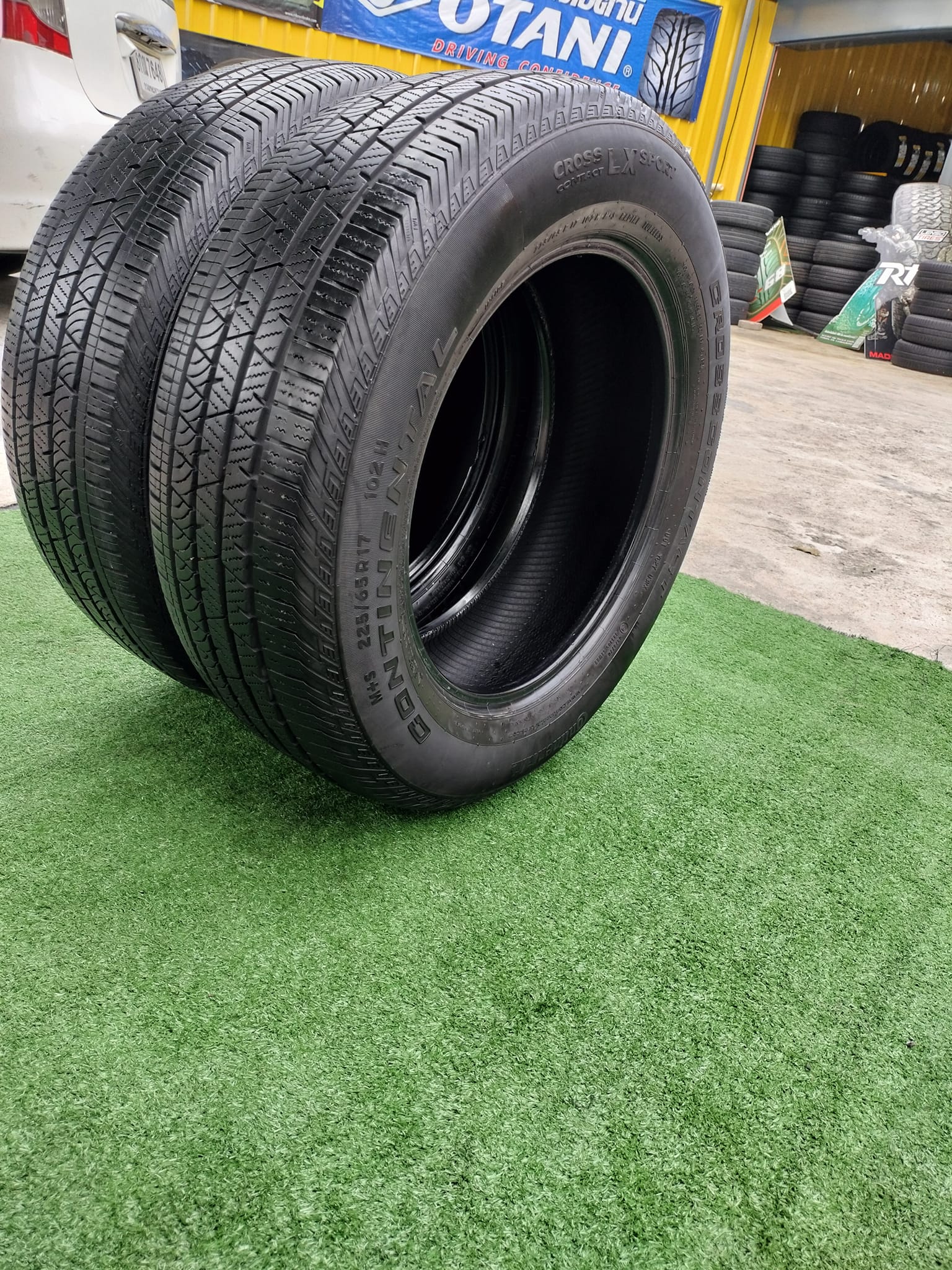 ยางมือ2 สภาพดี ขอบ17" ยางยี่ห้อCONTINENTAL LX SPORT 225/65R17