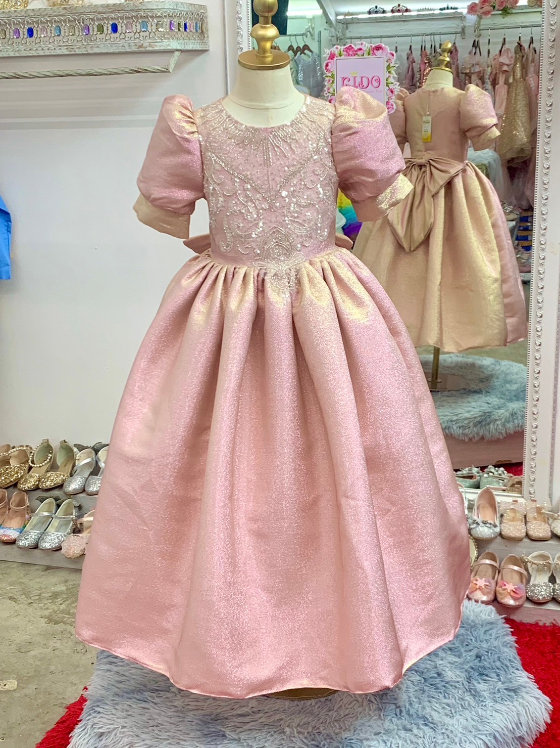 ชุดราตรีเด็ก(หน้าร้านอยู่รัชดา ลองได้ถ่ายรูปจากชุดจริง)W18833สีชมพู เสื้อติดกลิตเตอร์ แขนตุ๊กตา กระโปรงยาวผ้าวิ้งๆ เรียบหรู