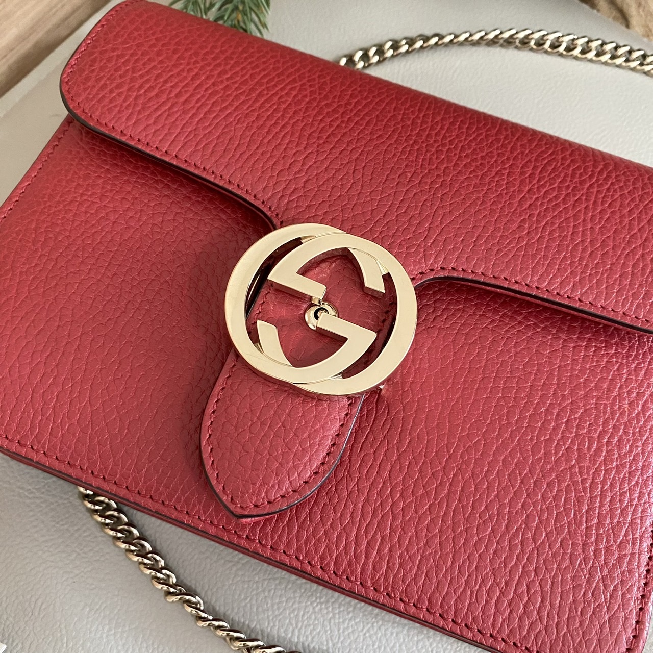 กระเป๋าแบรนด์เนมGUCCI GG INTERLOCKING SMALL SHOULDER BAG