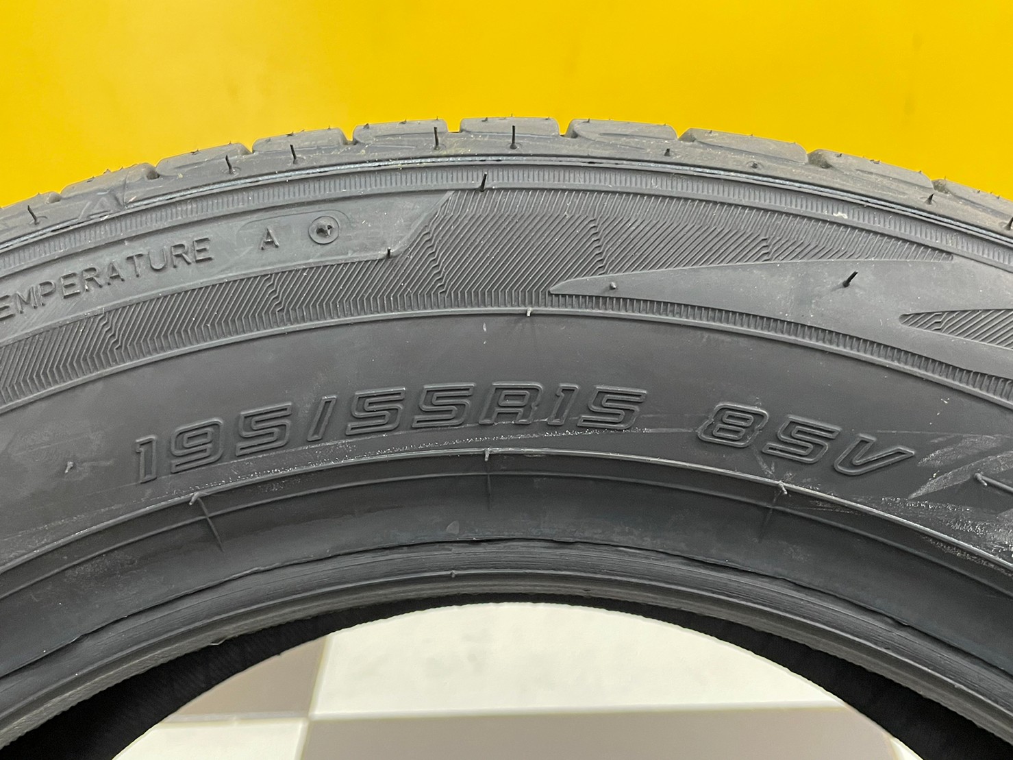 ยางใหม่ DUNLOP LM705 195/55R15 ยางดันลอป ยางไทย ปี2023 (4เส้น)