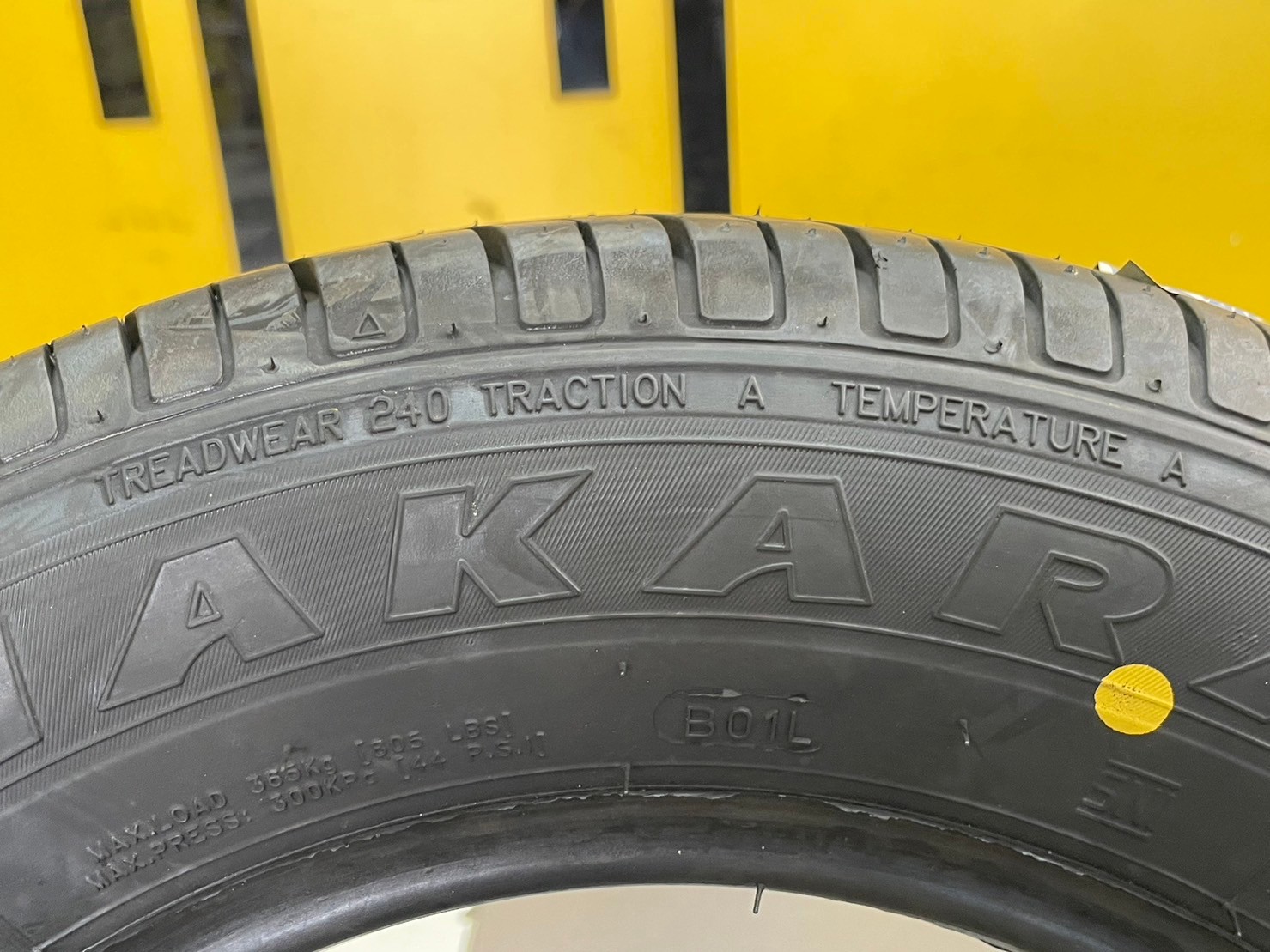 DEESTONE รุ่น NAKARA R202 155/70R12ยางใหม่ปี2023
