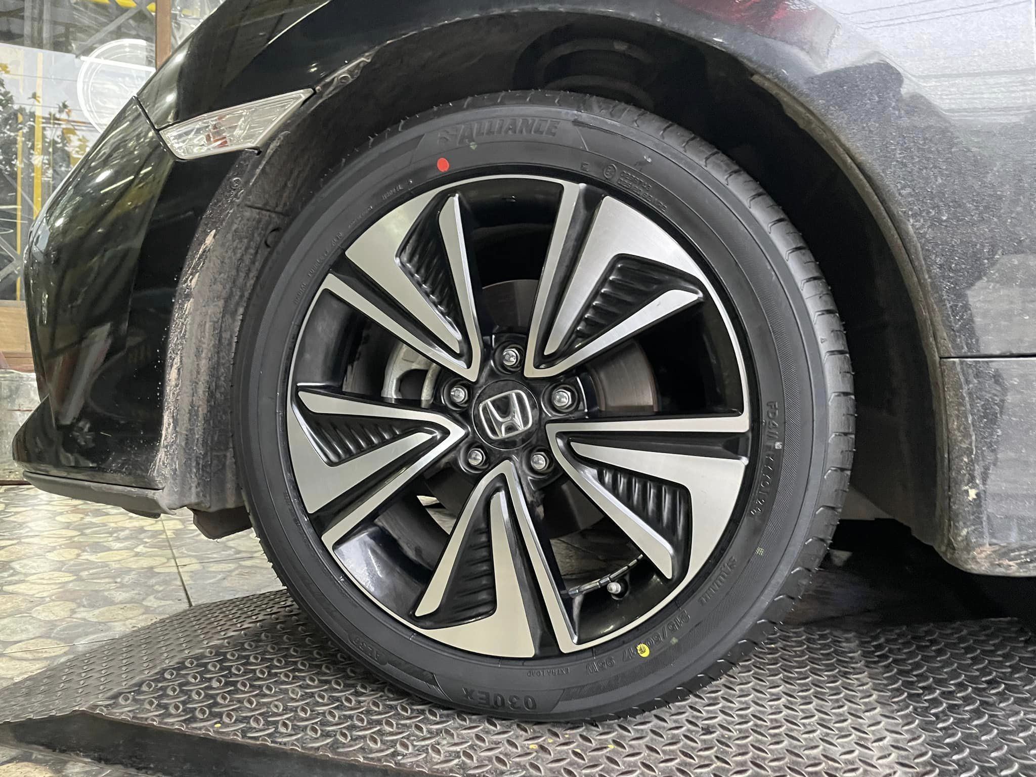 🛞❤️ #HONDA_CIVIC🚘เปลี่ยนยาง🛞🐘#ALLIANCE #030EX BY YOKOHAMA 215/50R17 Made in Japan