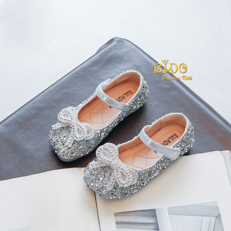 รองเท้าเด็ก*มีหน้าร้านอยู่รัชดา ลองได้ เปลี่ยนได้ *H073สีเงิน ประดับเพชร ระยิบระยับ แต่งด้วยโบว์ติดเพชร สายเรียบ สวยน่ารักมาก