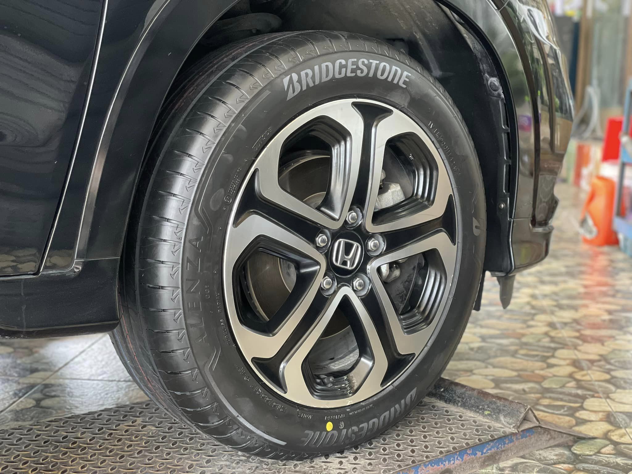 HONDA_HR-V #เปลี่ยนยาง 🛞🐘#BRIDGESTONE_ALENZ001_215/55R17