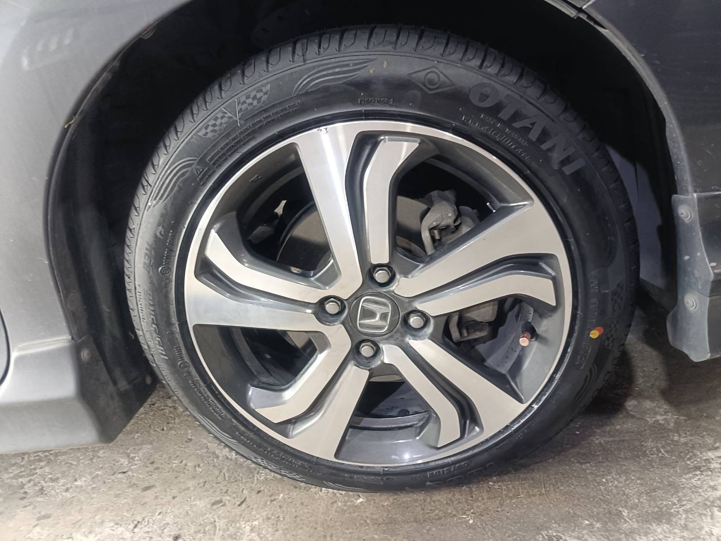 🚘 #HONDA_CITY เปลี่ยนยาง #มั่นใจใช้ยางโอตานิ 🛞 ￼#OTANI #EK1000 185/55R16