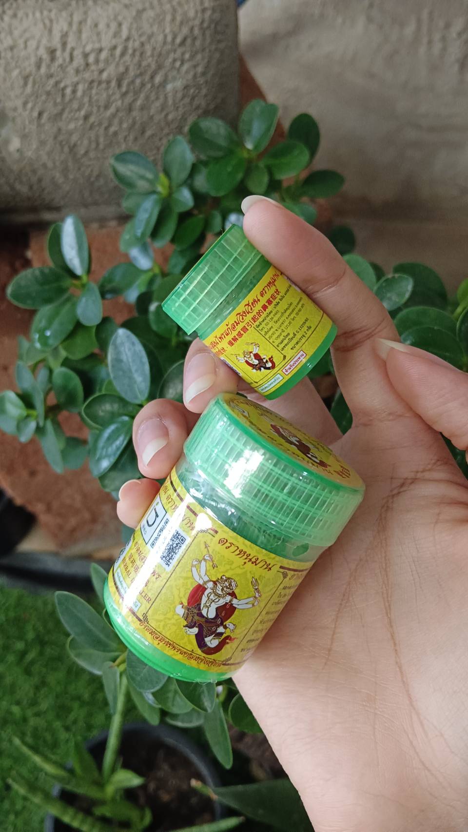 ยาดมสมุนไพรเเก้ลมวิงเวียน ตราหนุมาน 2 กรัม