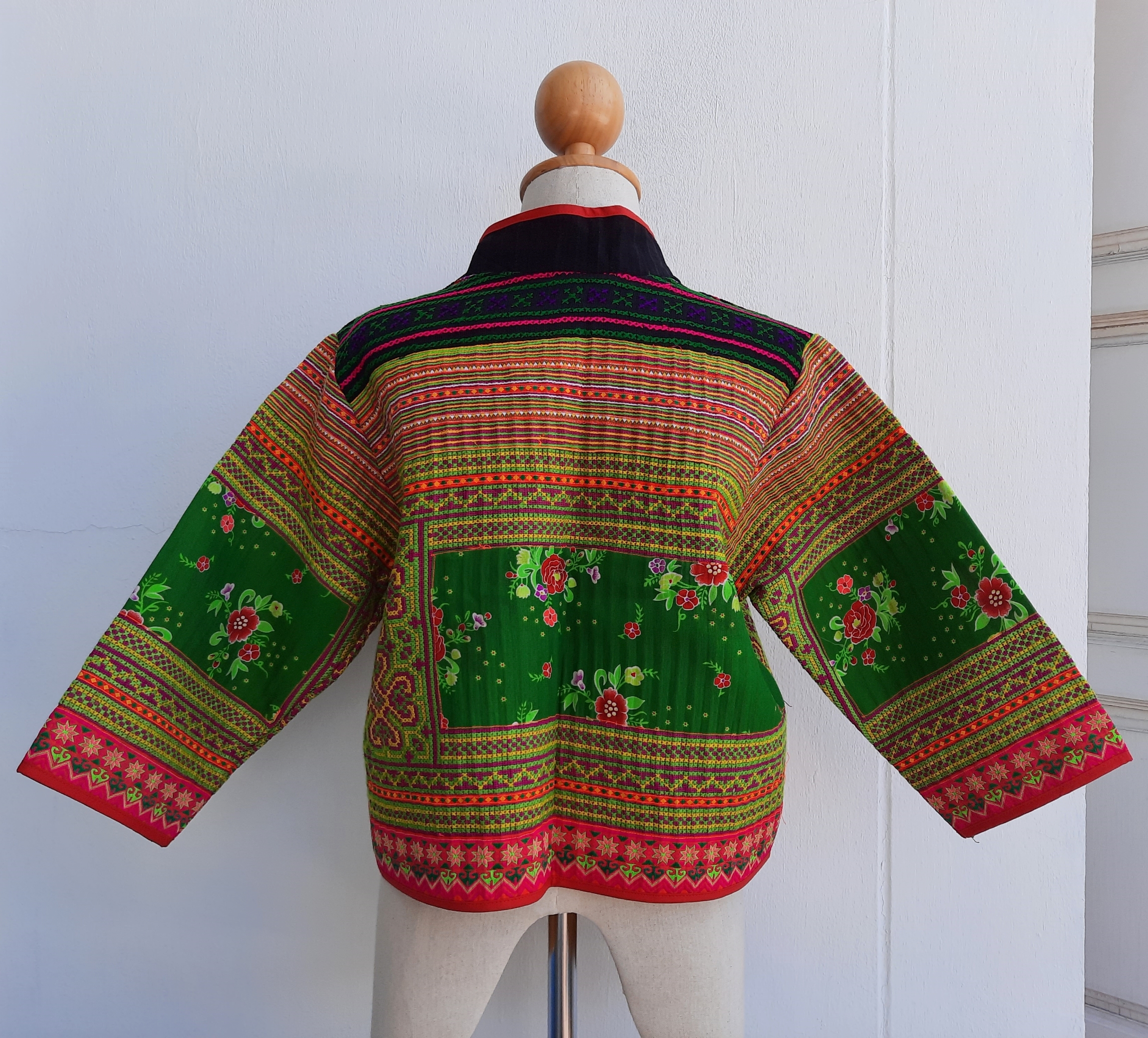 เสื้อเจ้านางผ้าปักมือ ลายสวย