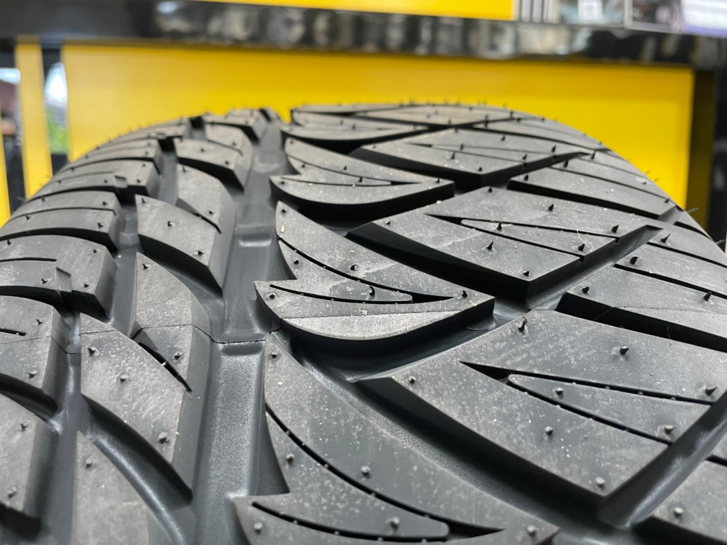 NITTO NT420SD 265/60R18 ยางลายซิ่ง สปอร์ต สมรรถนะสูง ยางใหม่ปี2021