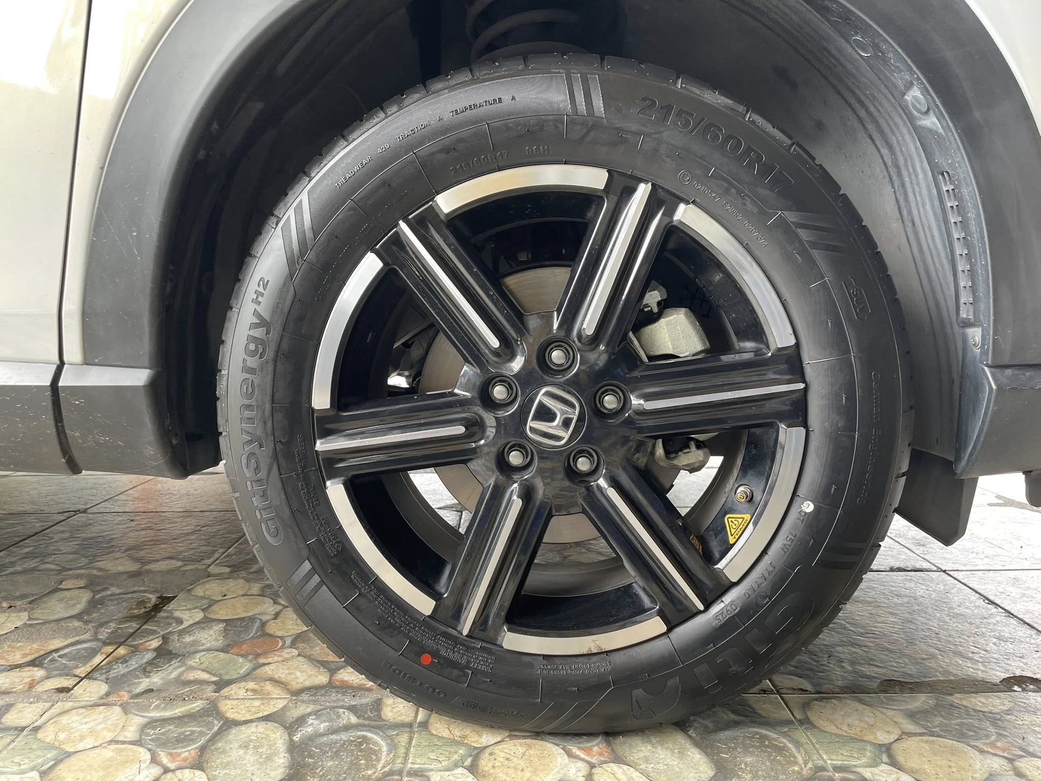 HONDA_HRV🚘❤️💫 🛞🐘#GITI_SynergyH2_215/60R17