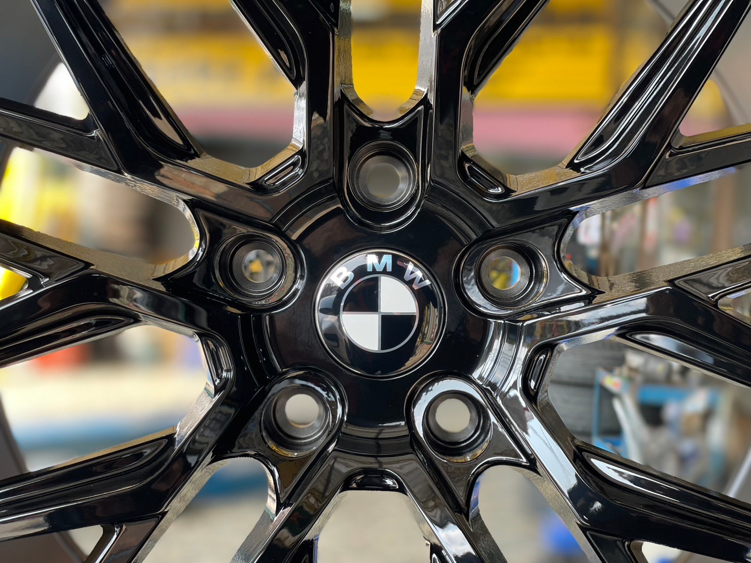 ล้อแม็กซ์ Vorsteiner (MF-1202) ขอบ 19นิ้ว สีดำเงา ล้อหน้า 8.5-19นิ้ว 5รู120 Offset38 CB72.6 ล้อหลัง 9.5-19นิ้ว 5รู120 Offset38 CB72.6