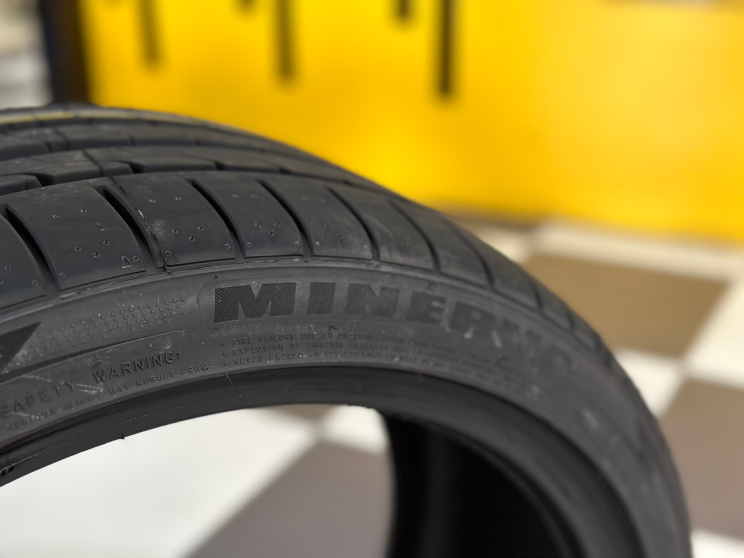 ยาง MINERVA F205 255/35R19 ยางใหม่ปี2023 ยางสปอร์ตคุณภาพดี สมรรถนะการขับขี่สูงนุ่มเงียบ