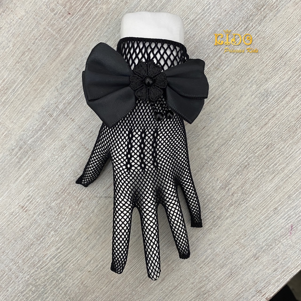 ถุงมือเด็ก(มีหน้าร้านอยู่รัชดา)GS1สีดำ แบบตาข่ายสั้นติดโบว์ดูน่ารักมากเลย