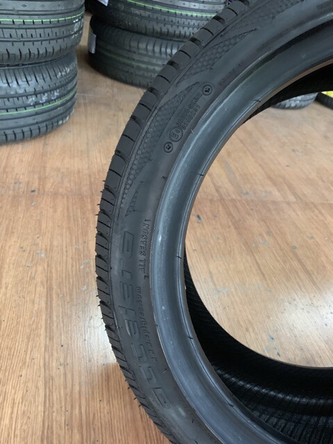 ยางแก้มเตี้ย Accelera ขนาด195/45R15 ยางปี19