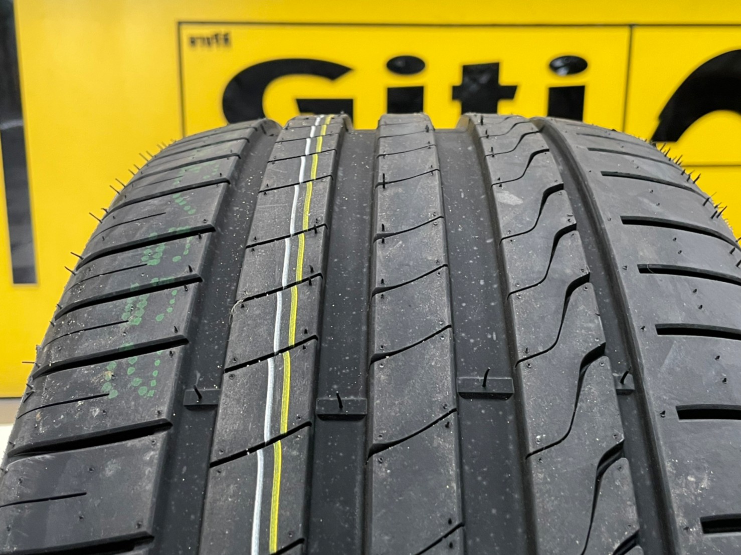 ยางMINERVA F205 255/35R19 ยางสปอร์ตคุณภาพดี สมรรถนะการขับขี่สูงนุ่มเงียบ ยางใหม่2022