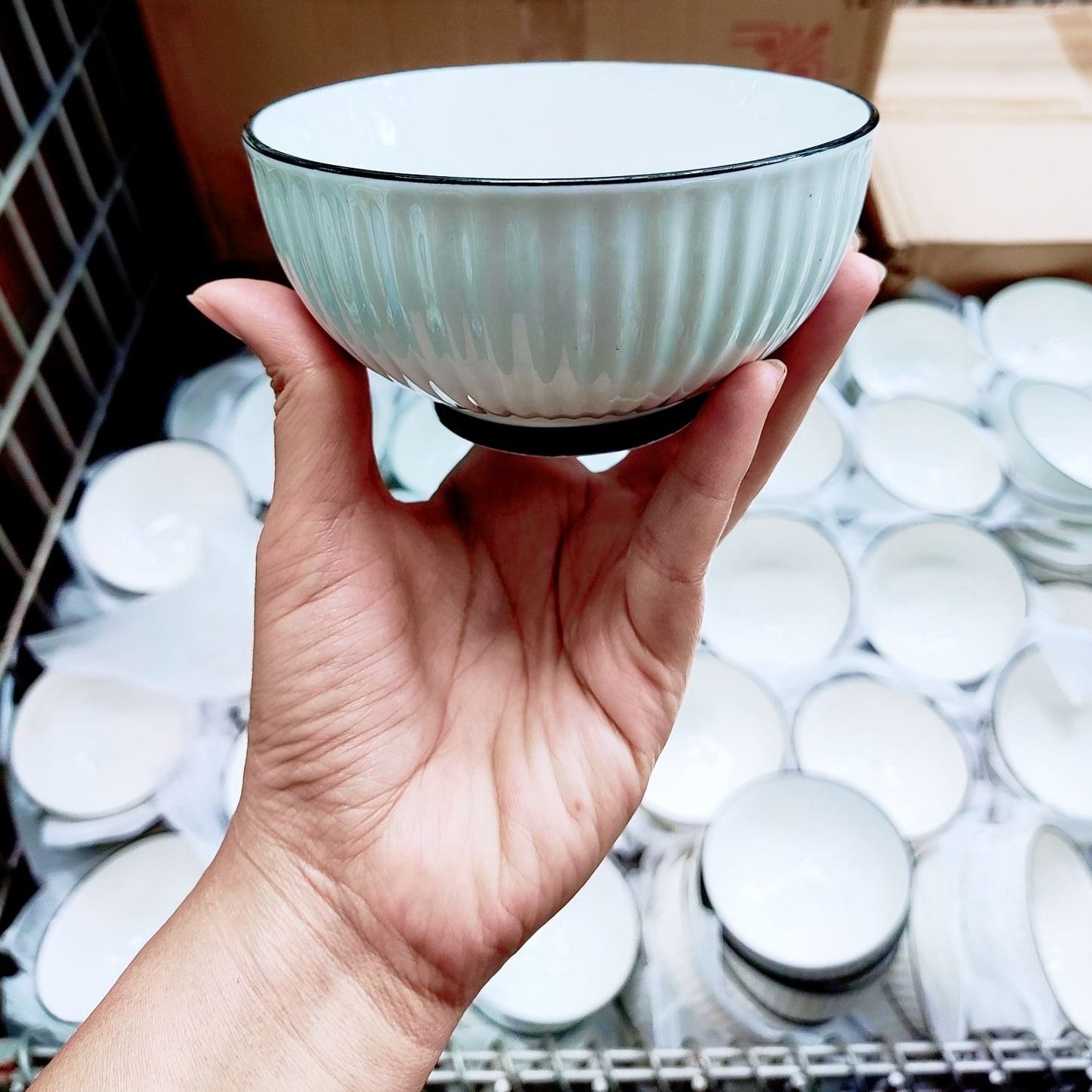 ถ้วยเซรามิค 4.5 นิ้ว เนื้อดีสีขาวขอบดำ