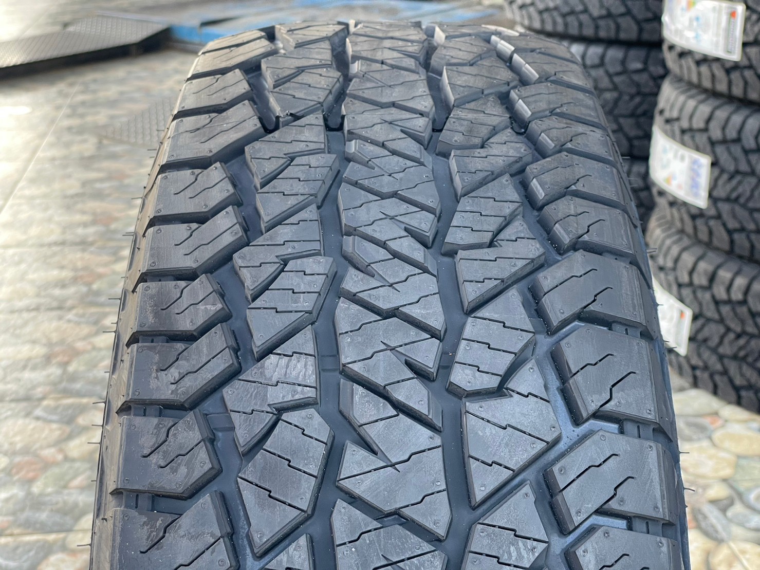 PROMOTION ยางใหม่ HANKOOK AT2 RF11 265/70R16 ยางตัวหนังสือสีขาว ยางฮันคุ๊กยางใหม่ปี2023