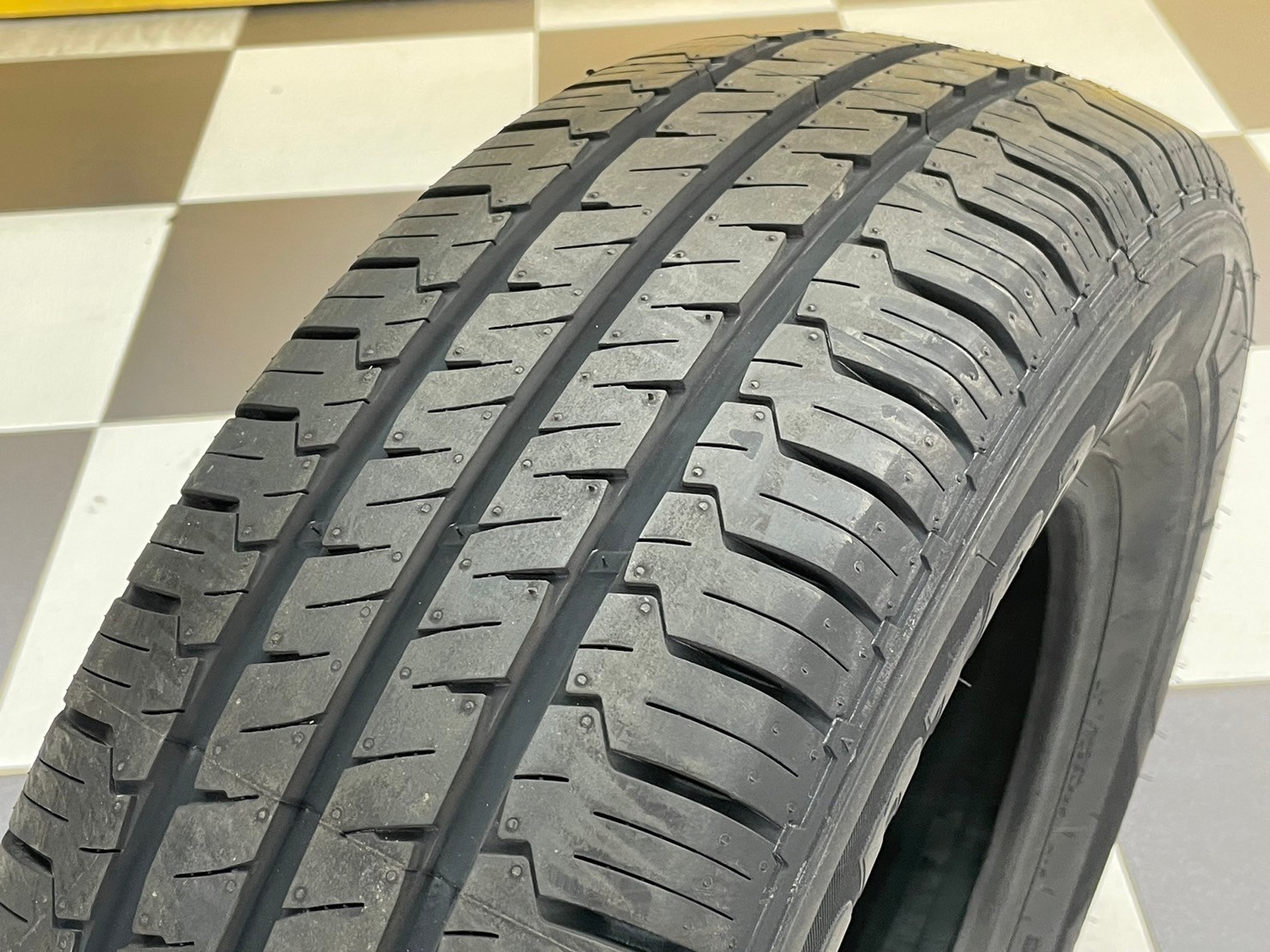 HANKOOK Vantra LT RA18 215/70R15 ยางบรรทุกคุณภาพ คุ้มราคา ยางใหม่ปี2023