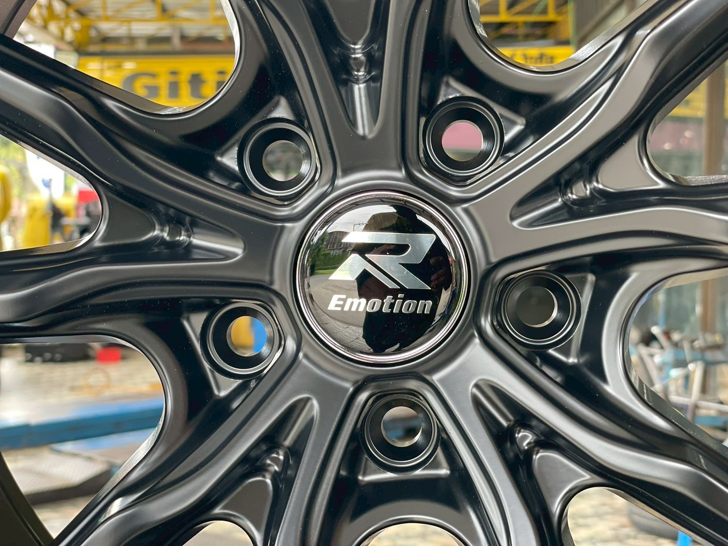 ล้อแม็กซ์ใหม่ขอบ18 #EMOTION-R Model #P01 18x8 ET35 5x114.3 สีดำเงา