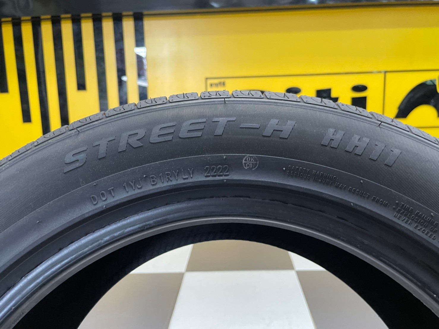 215/55R16 BLACKHAWK ยางใหม่ปี2022