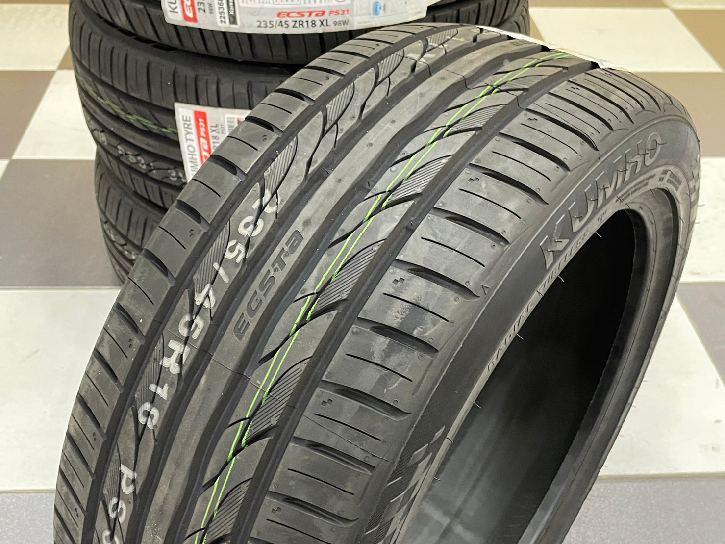 KUMHO PS31 235/45R18 ยางใหม่ปี2023 (โปรโมชั่น4เส้น)
