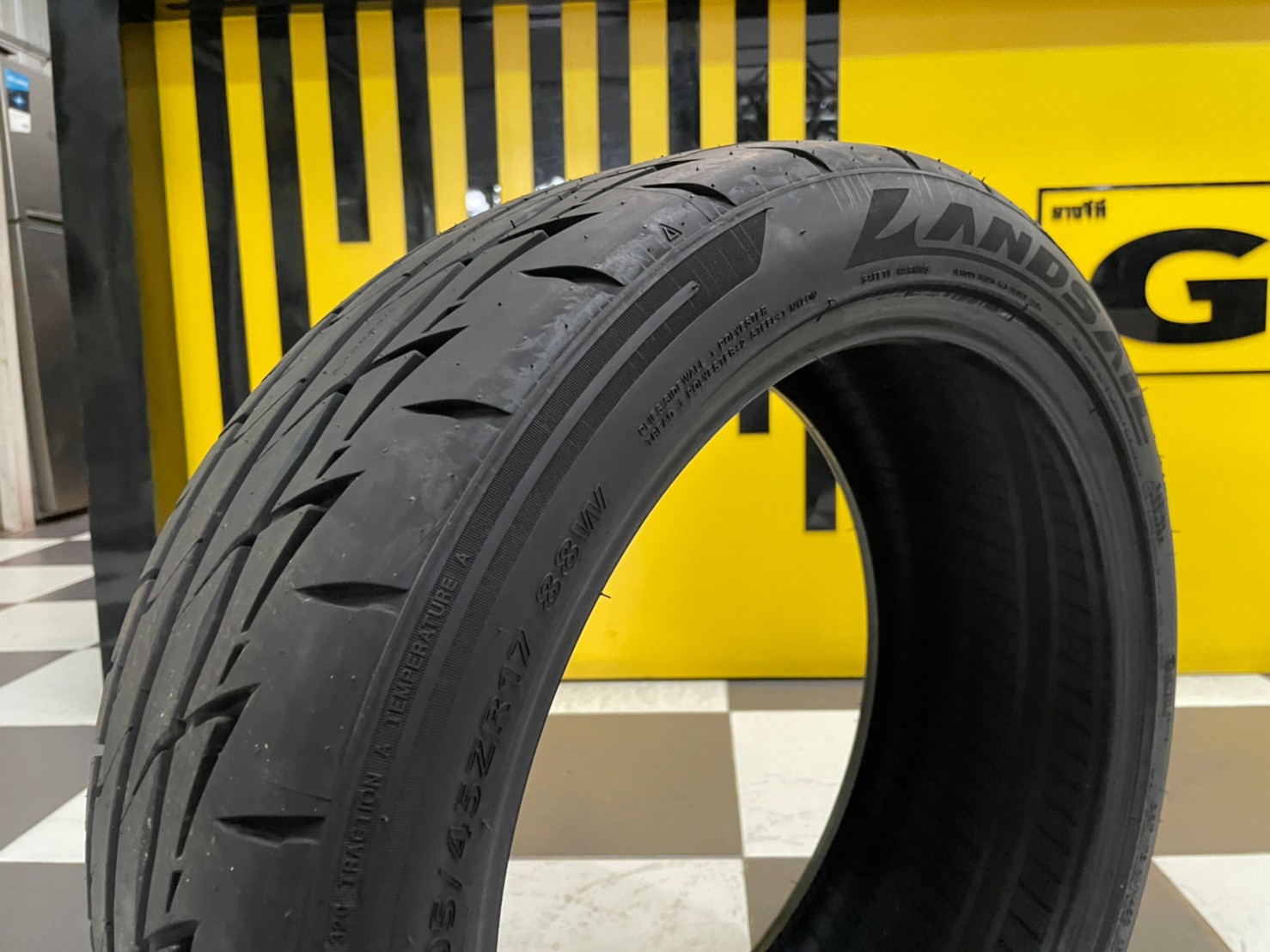 205/45R17 ยางลายซิ่ง Landsail RS009 ยางใหม่ปี2022