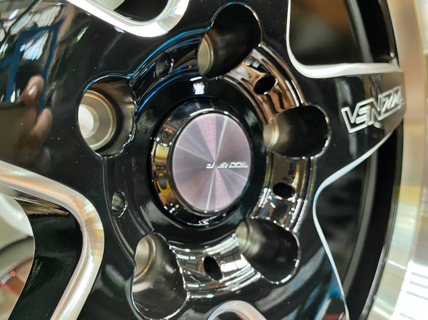 ล้อแม็กเวล Venzza Weld ขอบ18 5รู114 กว้าง9.5 ออฟ30 สีดำขอบกลึงเงา