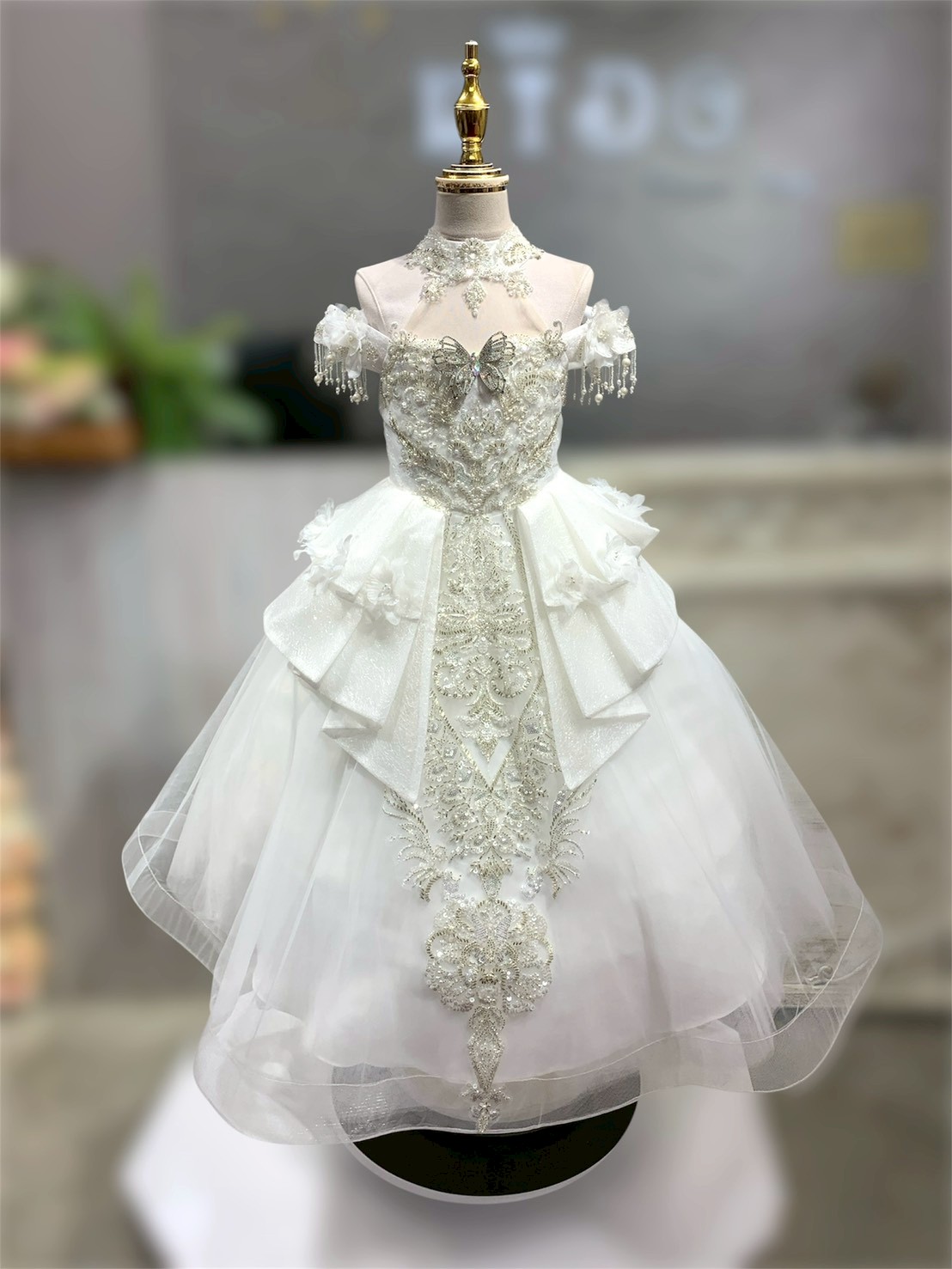 ชุดราตรีเด็ก ชุดเจ้าหญิง ชุดออกงานเด็ก(*หน้าร้านอยู่รัชดา*)W19250 สีขาว กระโปรงยาว แขนสั้น
